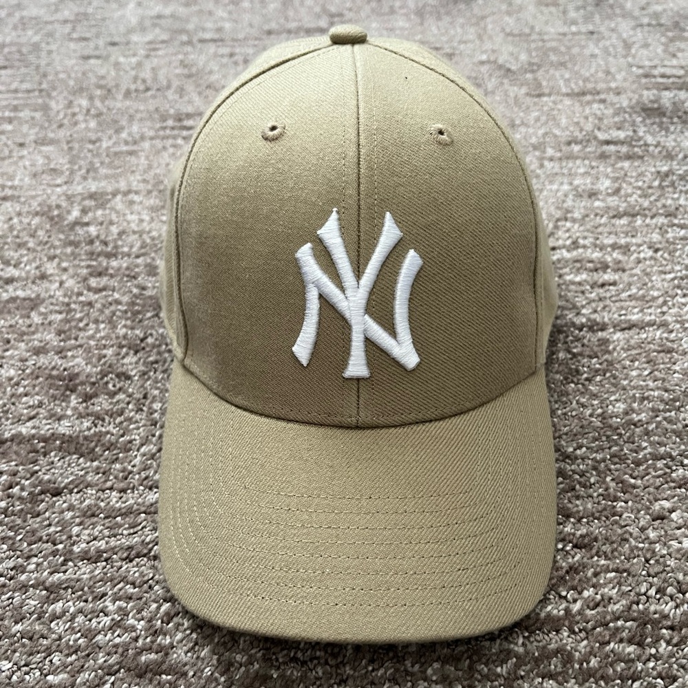 Tan New York Yankees Velcro adjustable hat.